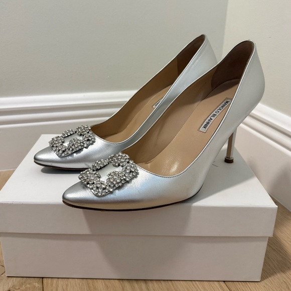Manolo Blahnik Hangisi 90mm Silver Leather Crystal Buckle Pumps Size 41 - Picture 2 of 13